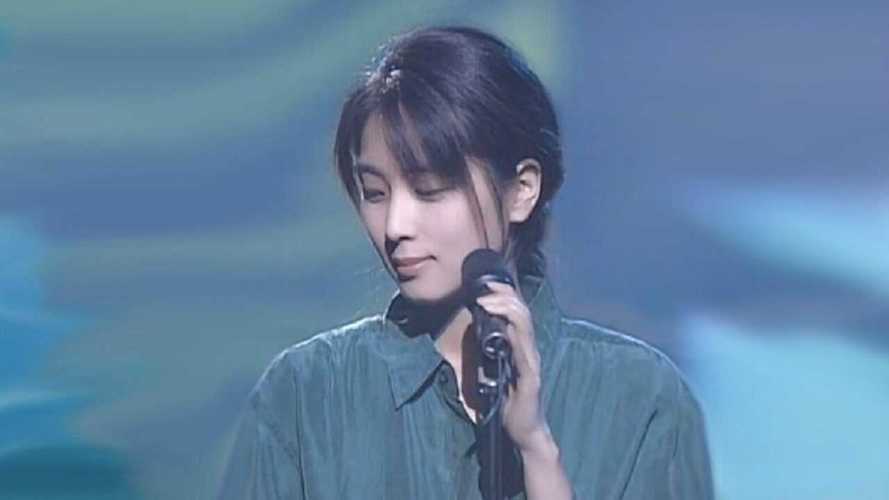 日本女歌手坂井泉水